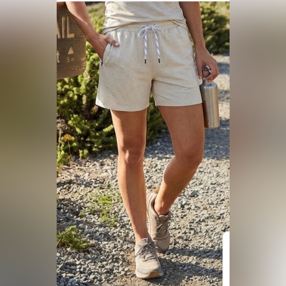 Pacific Trail Women's Athletic Cream Shorts Size M